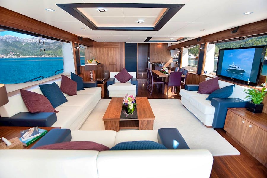 10-luxury-sunseeker-yacht-my-choco-interior-21.jpg